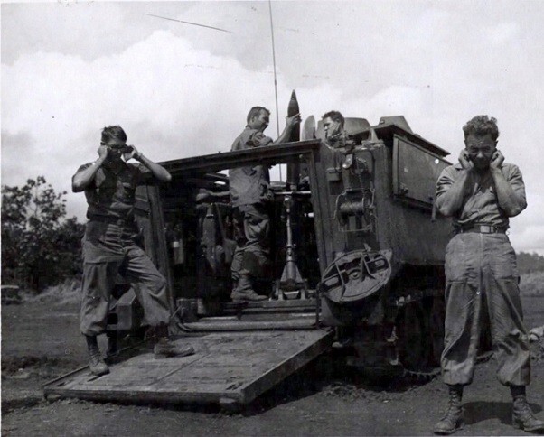 Members of Mortar Platoon fire from a M-113 8x10 Vietnam War Photo 808