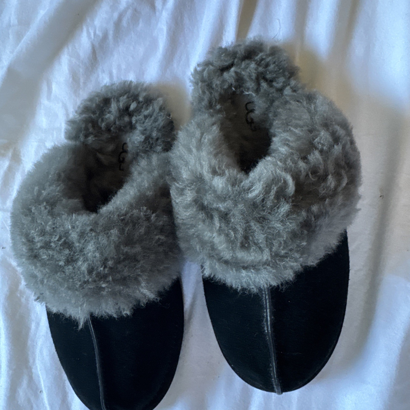 UGG Classic Slipper II