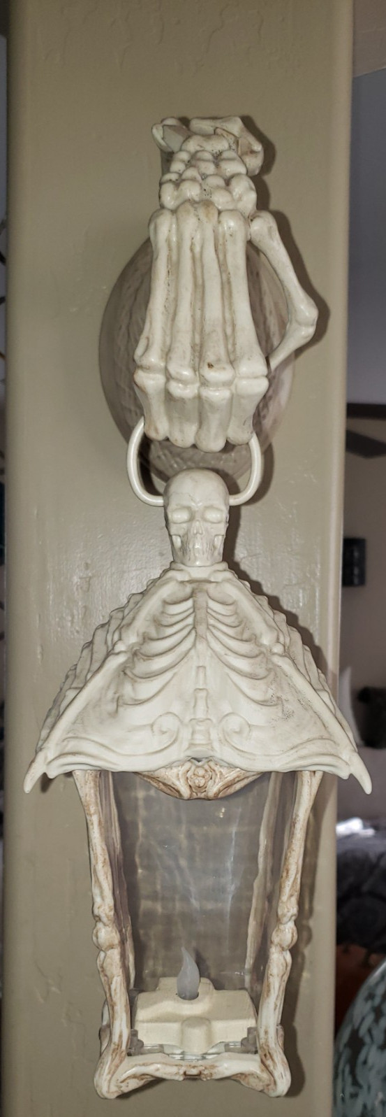 HALLOWEEN SKELETON HAND LANTERN HANGING OR STANDING LIGHT UP SKULL & HAND DECOR.