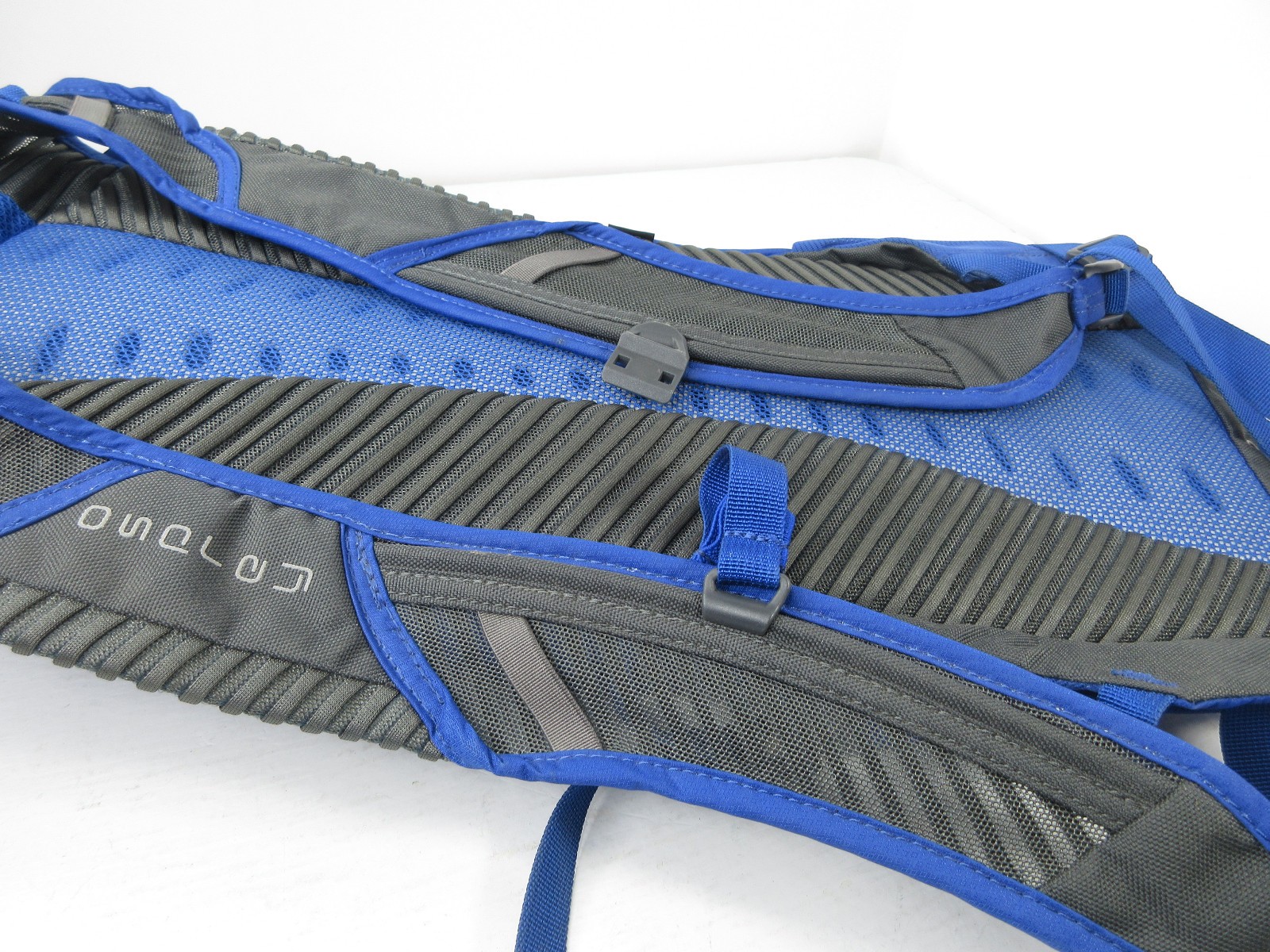 Osprey Katari 7 Hydration Backpack Includes 2.5L Water Reservoir Blue Small