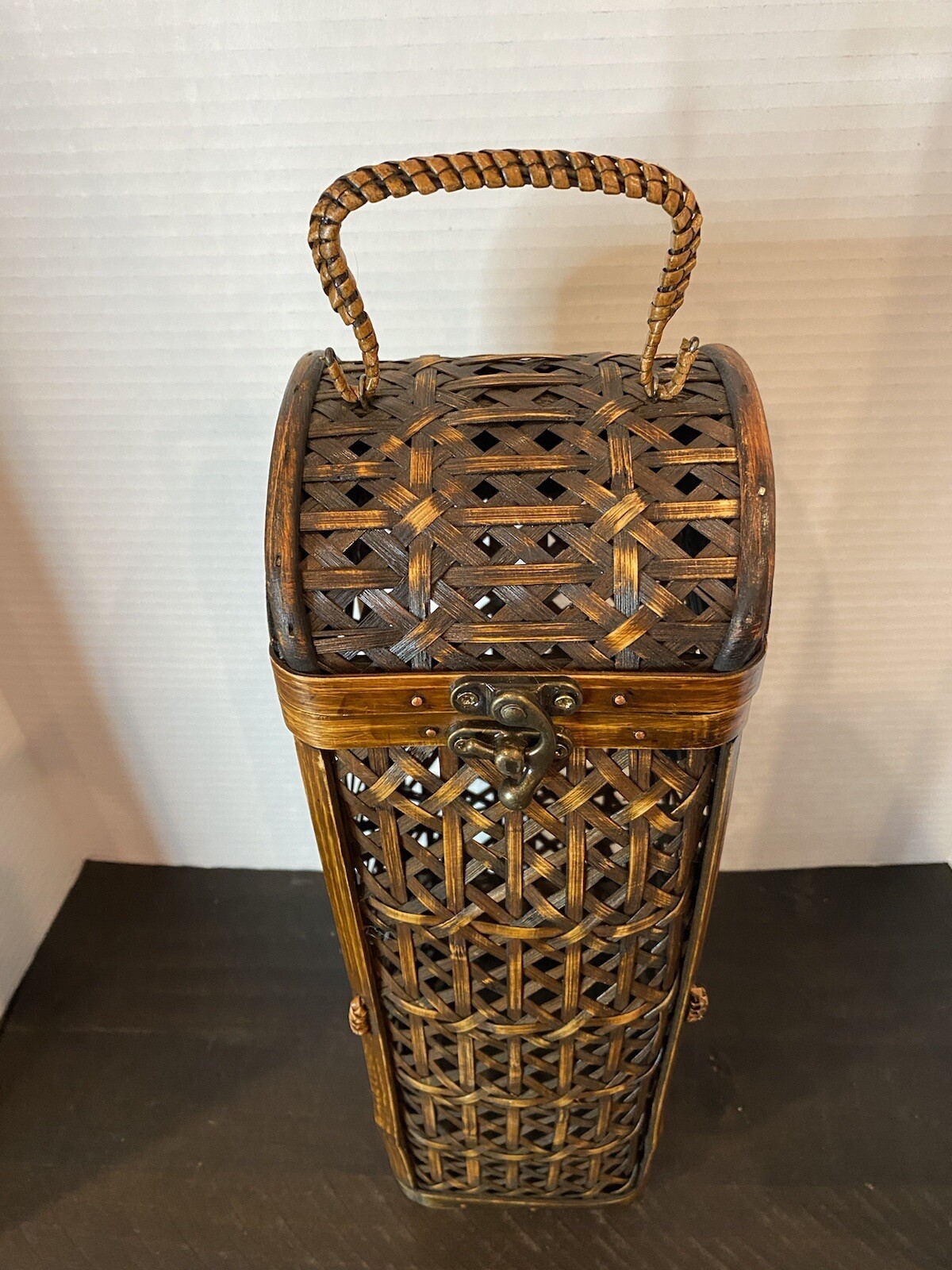 Wicker Handmade Wine Box With Latch