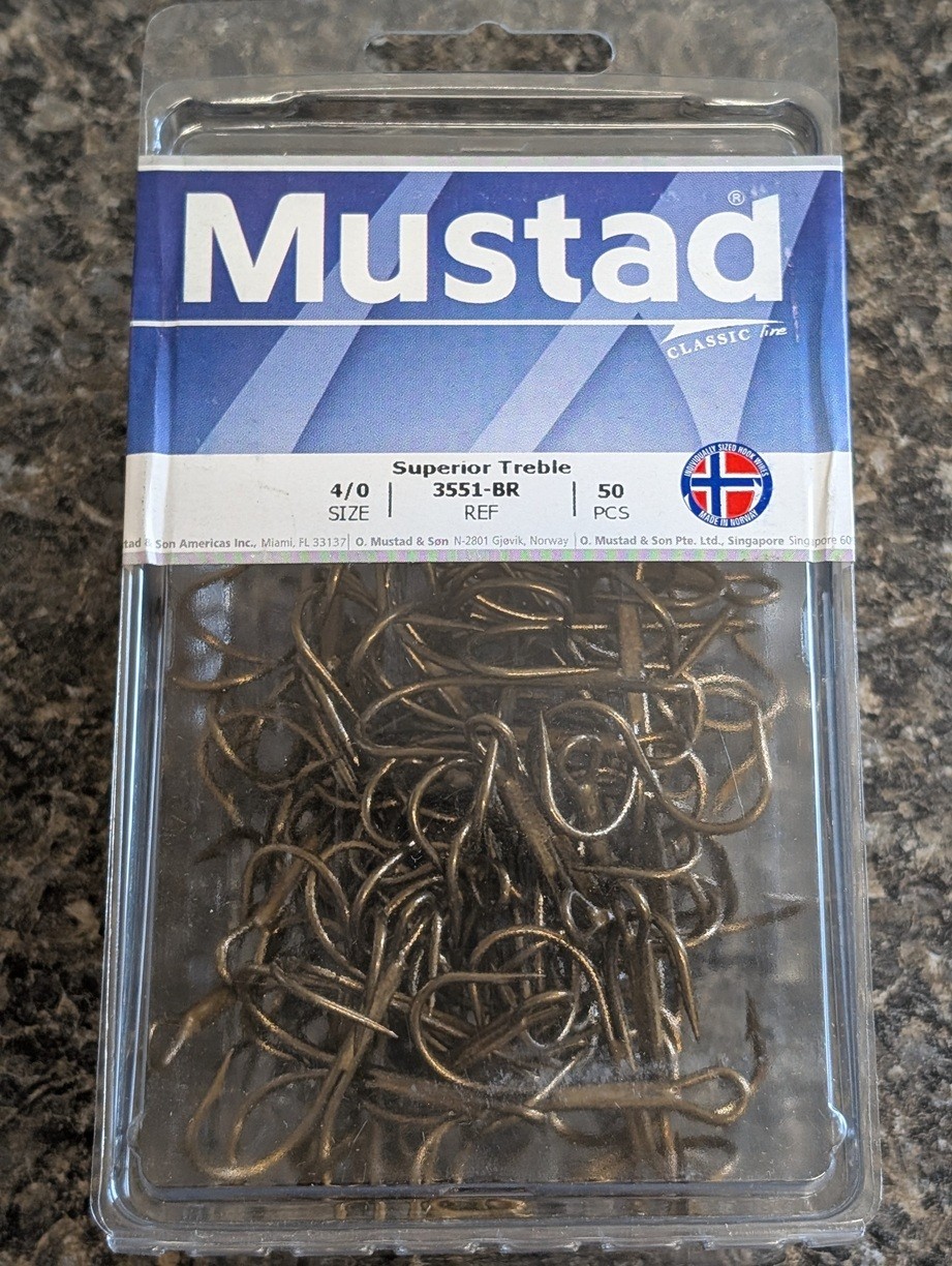 50 Pack - Mustad 3551 - Size 4/0 - Bronze Ringed Style Treble Hooks Muskie Pike