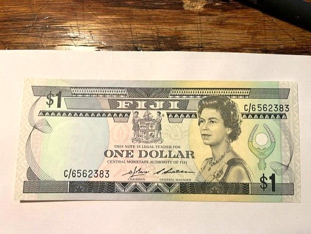 ND (1983) Fiji 1 Dollar/New Holder/CU #20532