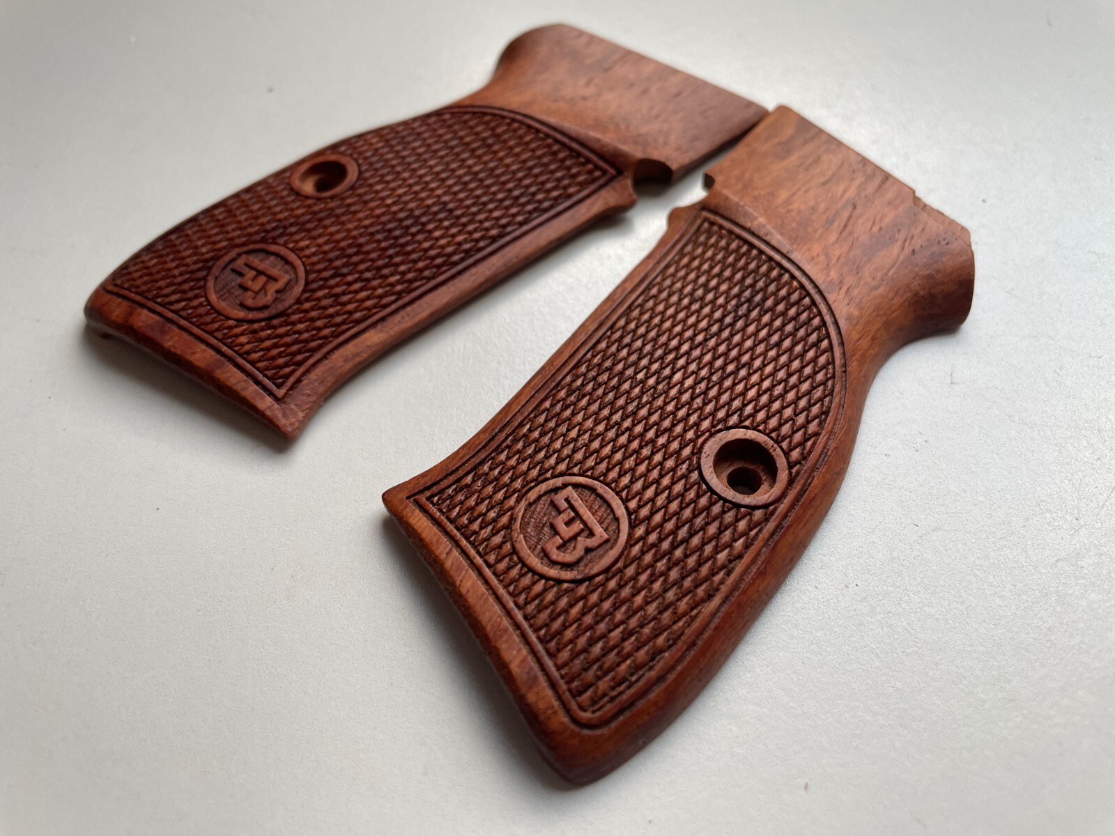 New Padauk Wood Grip for CZ 75/85 PCR/D Compact Haft checker Engraved Handmade