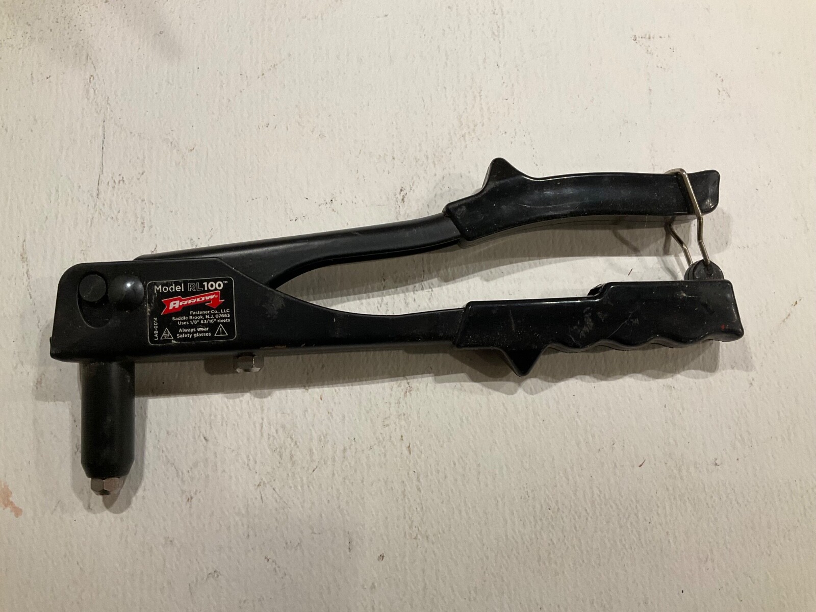 Arrow RL100 1/8" & 3/16" Rivet Tool