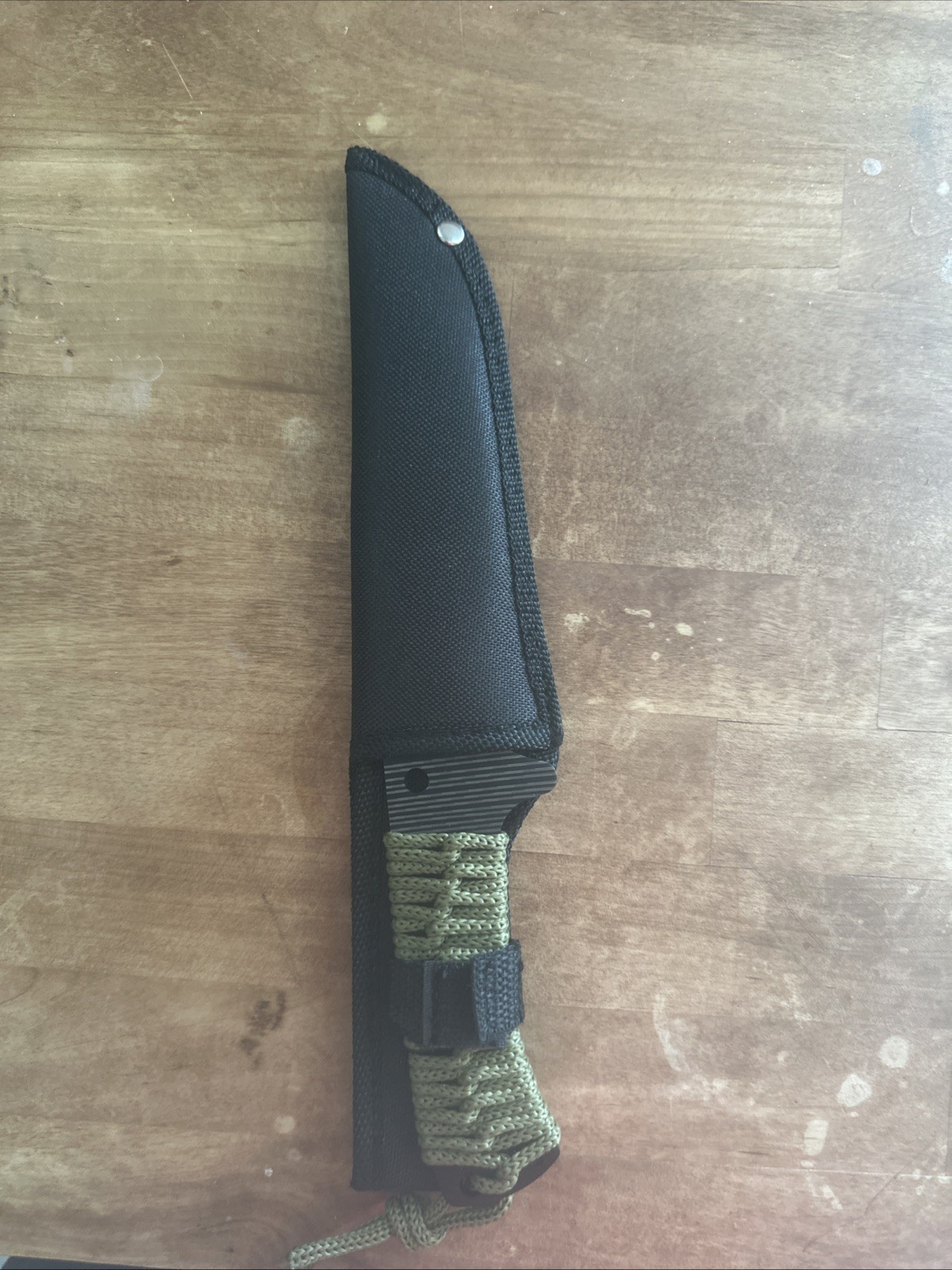 Large Knife With Paracord Handle And Sheath
