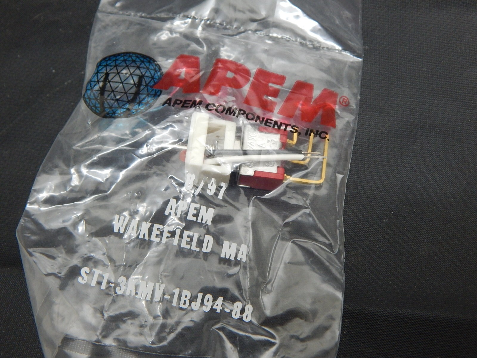 APEM ST1-3KMV-1BJ94-88 TOGGLE SWITCH - USA SELLER FAST SHIPPING