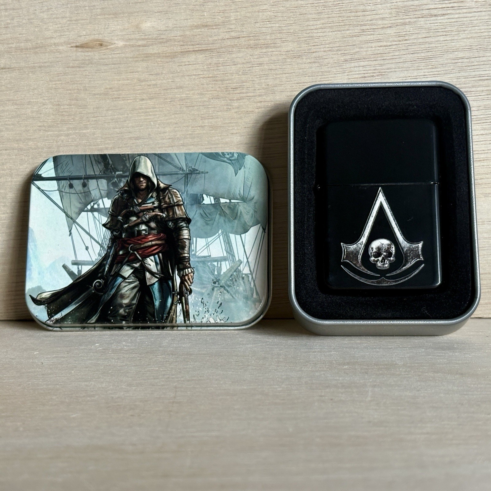 Assassin's Creed Black Flag Lighter & Printed Tin Set - Edward Kenway