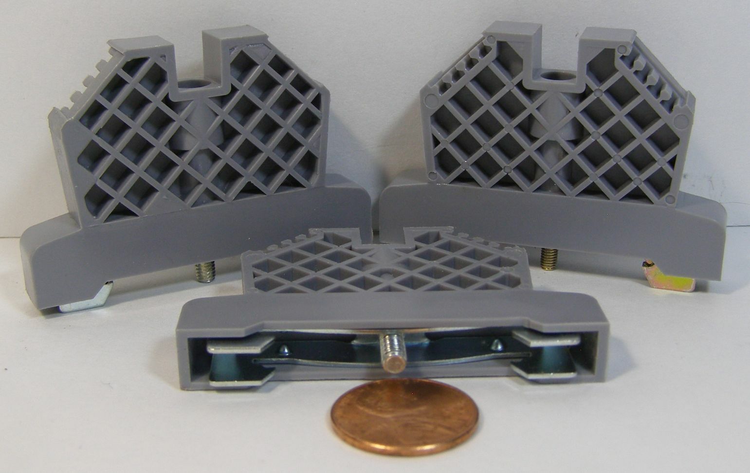 THREE SMALL SPACER TERMINAL BLOCKS   3 COUNT