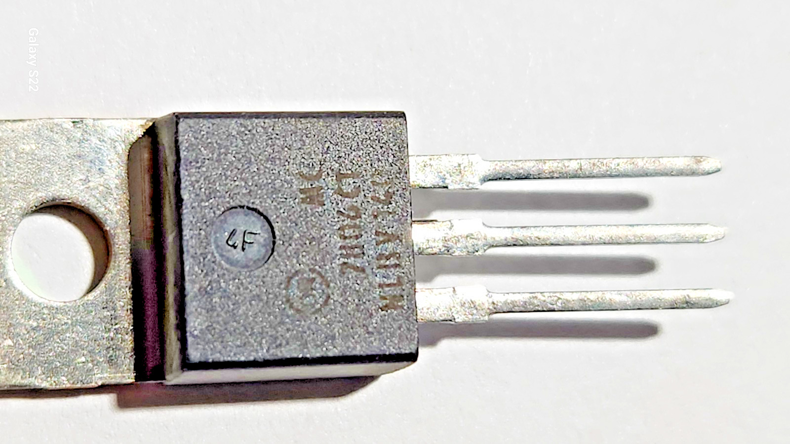 ON 6V POSITIVE REGULATOR MC7806CT USED IN VARIOUS APPLICATIONS