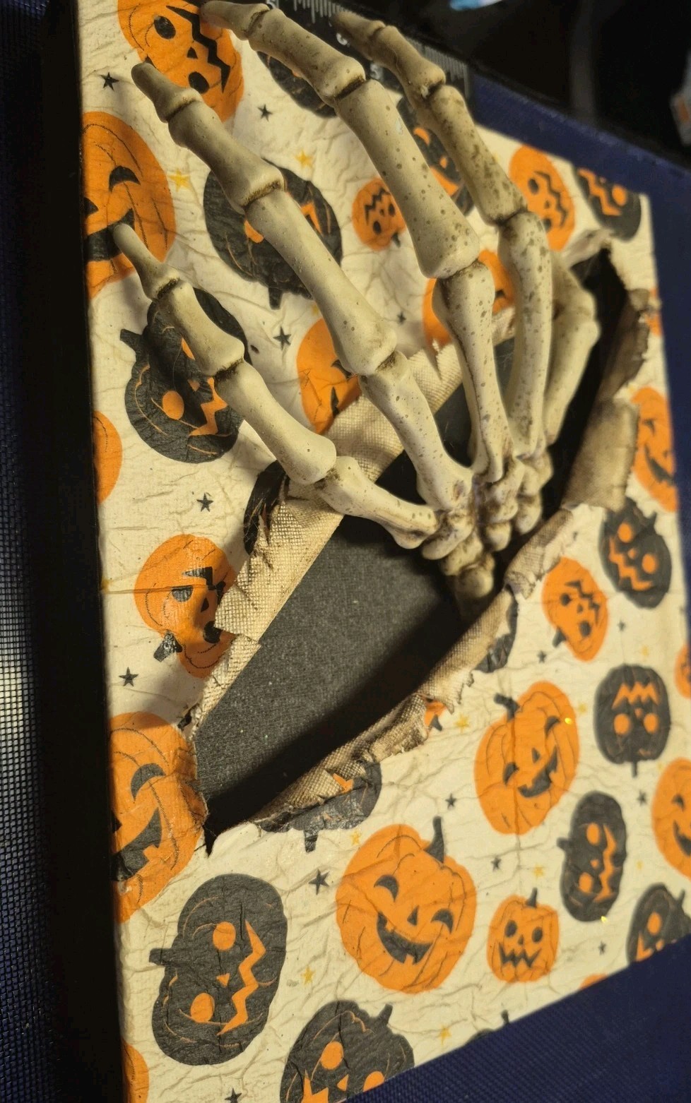 Halloween decorations 3D Skeleton Hand Tear Though Wall Hanging