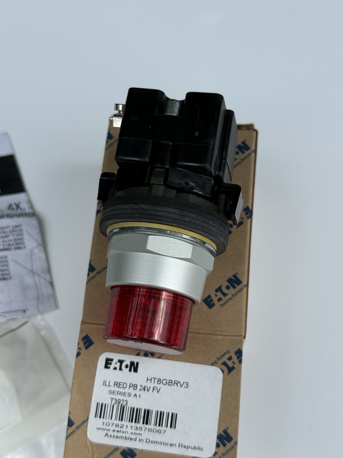 Eaton HT8GBRV3 Illuminated Red Push Button 24V - New