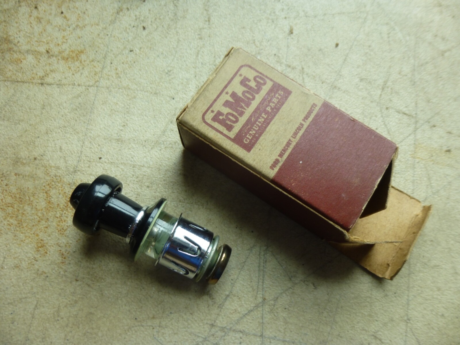 B5A-15502-A NOS Ford Cigarette Lighter Assembly 1955 Victoria Fairlane Sunliner