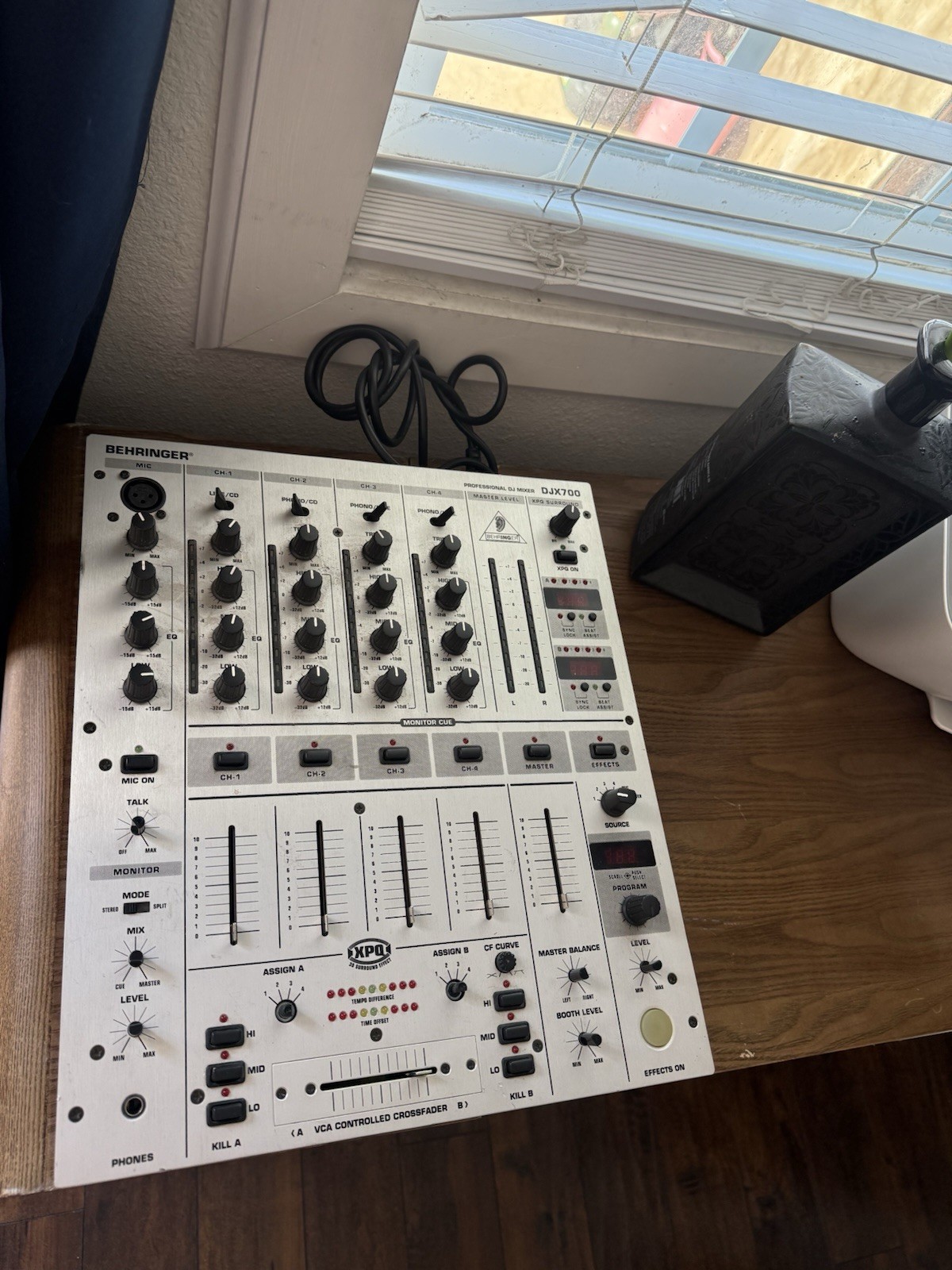 Behringer Pro Mixer Dj X700