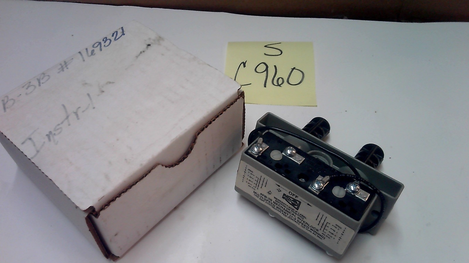 B-3B DUCT-O-WIRE PUSH BUTTON SWITCH