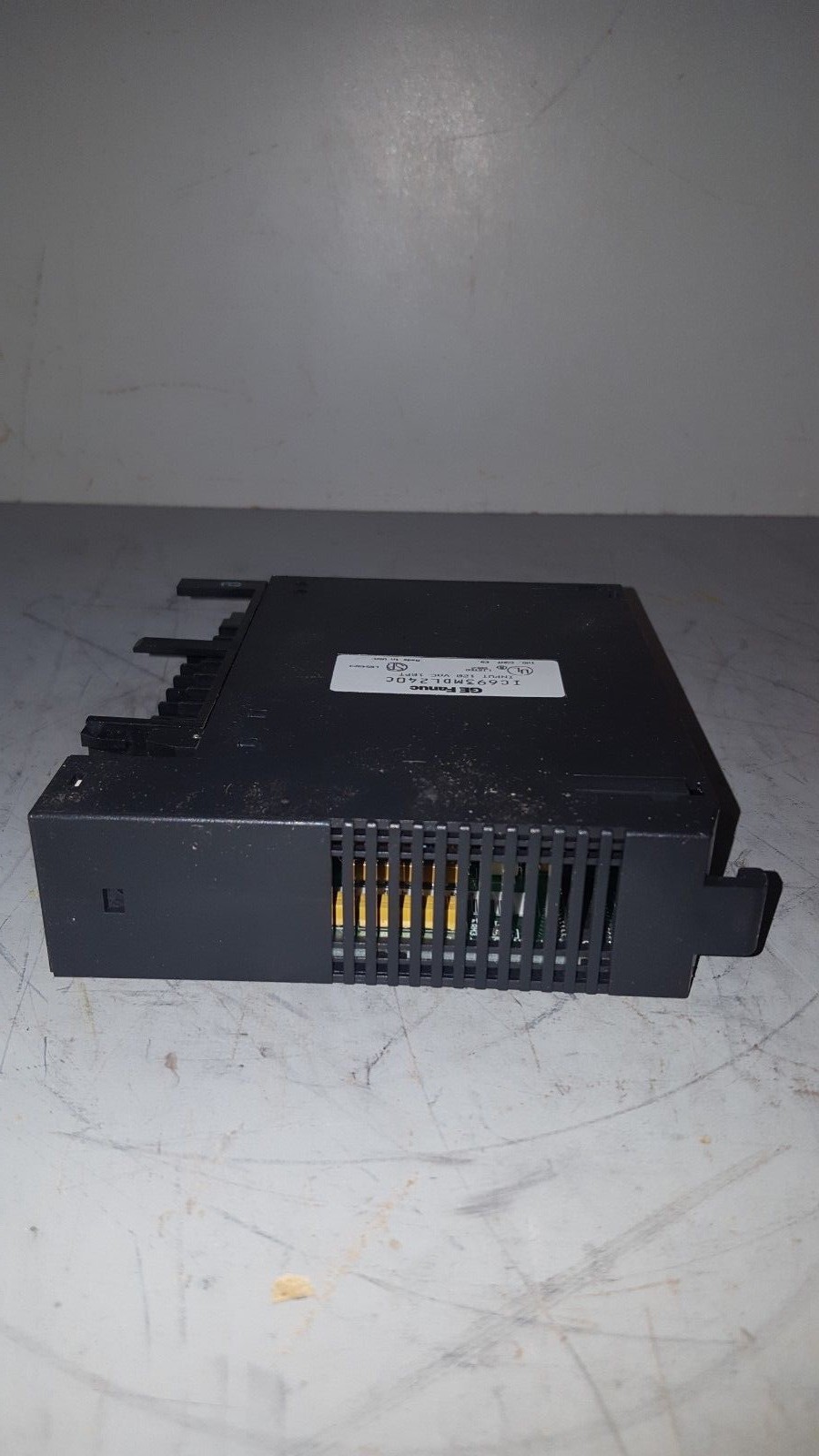 GE Fanuc Input Module, 120VAC, 16PT, IC693MDL24OC
