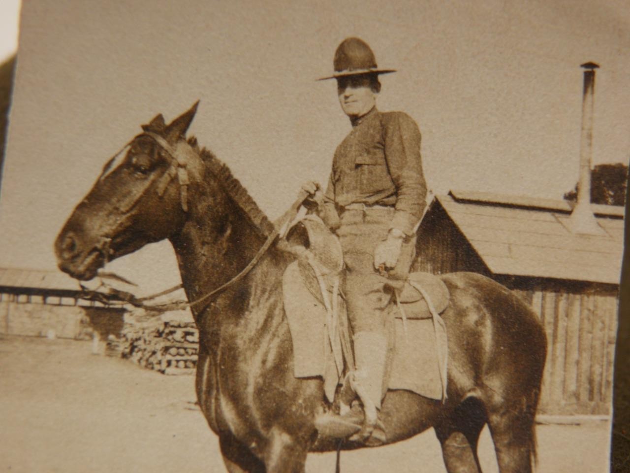 OLD TIME U.S.ARMY DRILL INSTRUCTOR'S FELT HAT AND PHOTO