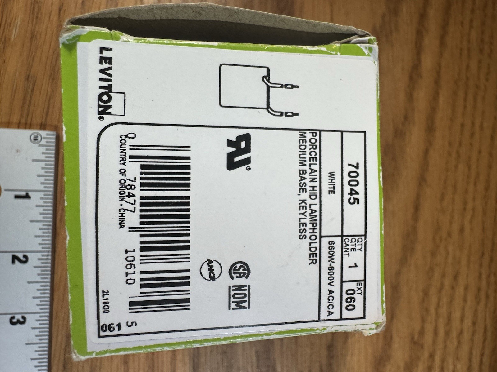 Leviton 70045 Porcelain Keyless Lampholder Socket Medium Base