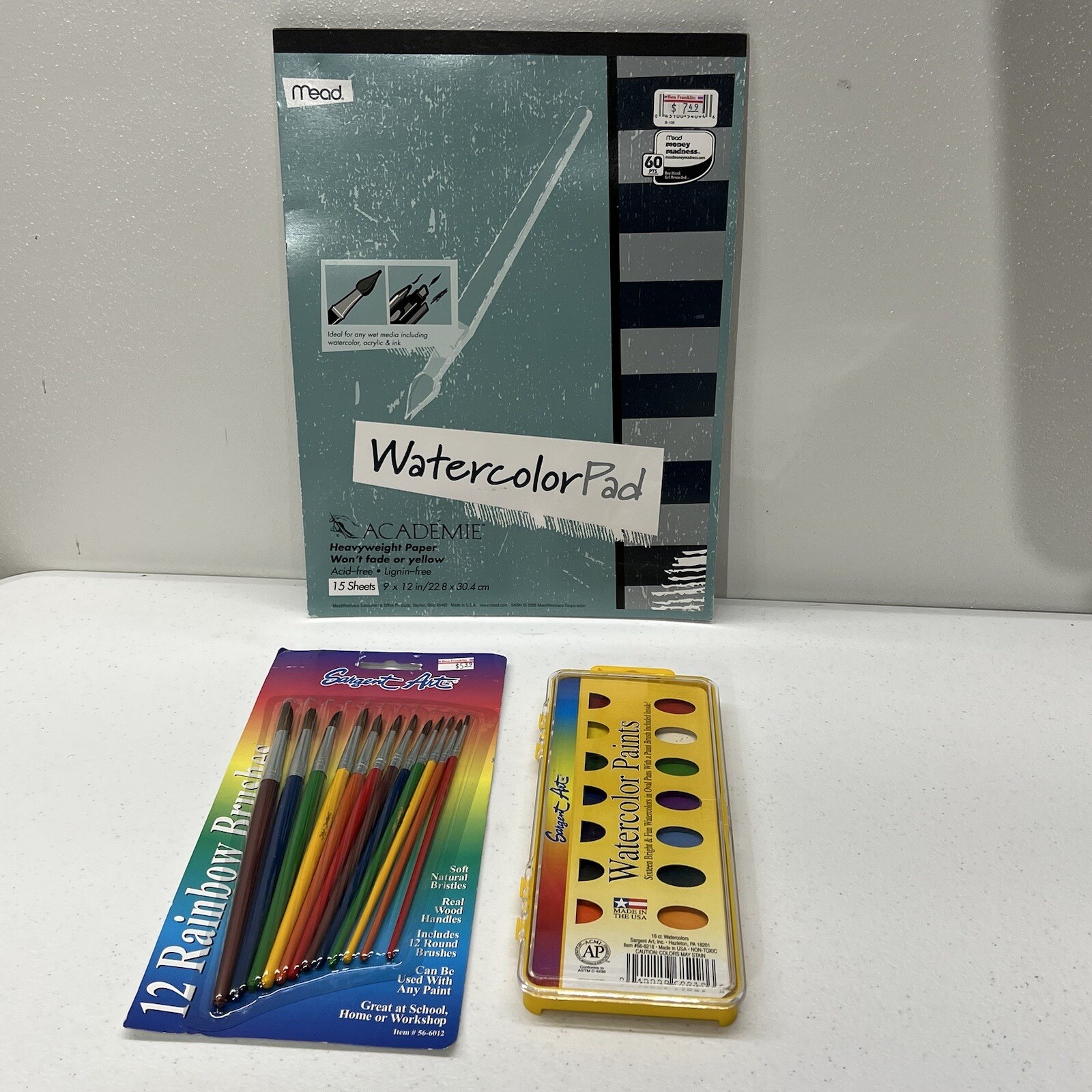 Watercolor Painting Set Sargent Art 16 color paints, 12 rainbow brushes and Pad