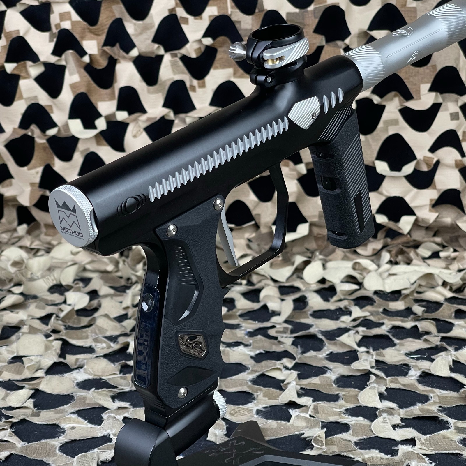 NEW Method DLX Shocker Era Paintball Gun - Black/White