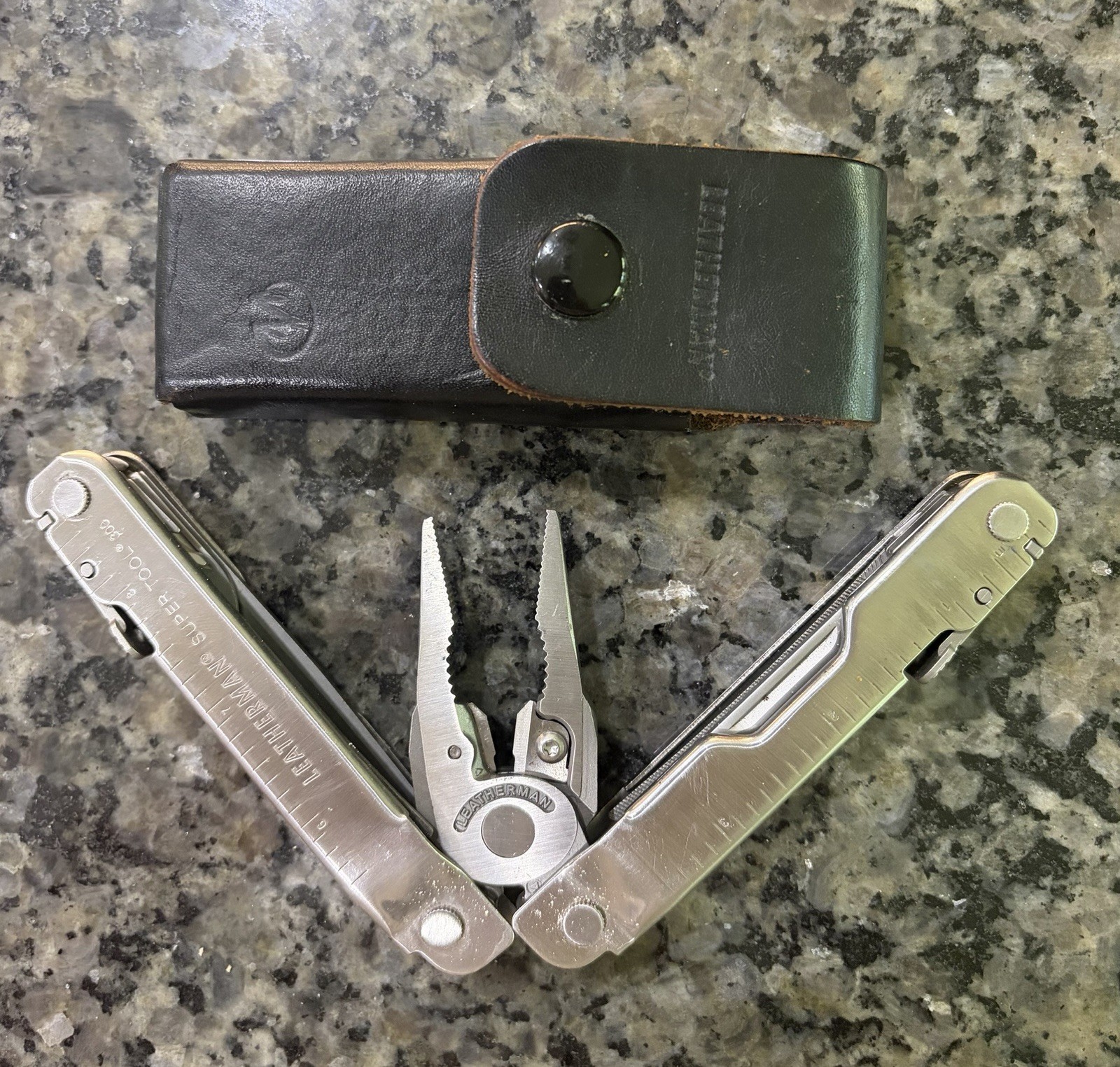 Leatherman Super Multi Tool 300 In Original  Holder + Logo