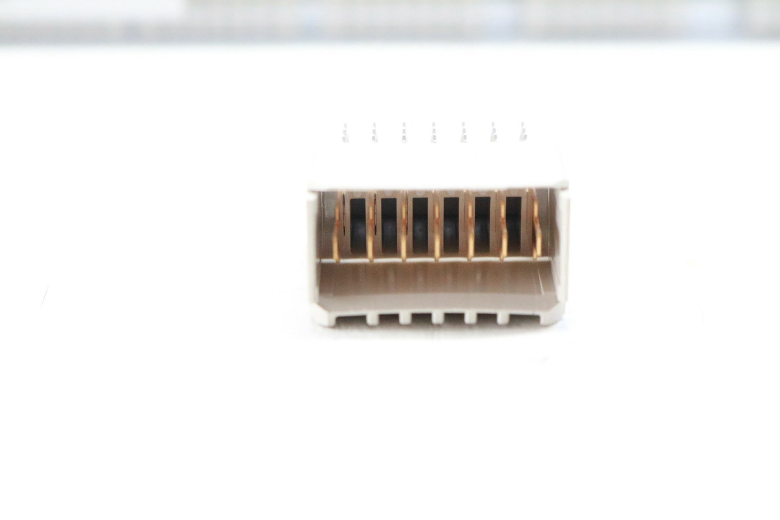 1x TE Connectivity AMP Connectors 7 Position Universal Power Module Plug 5646957