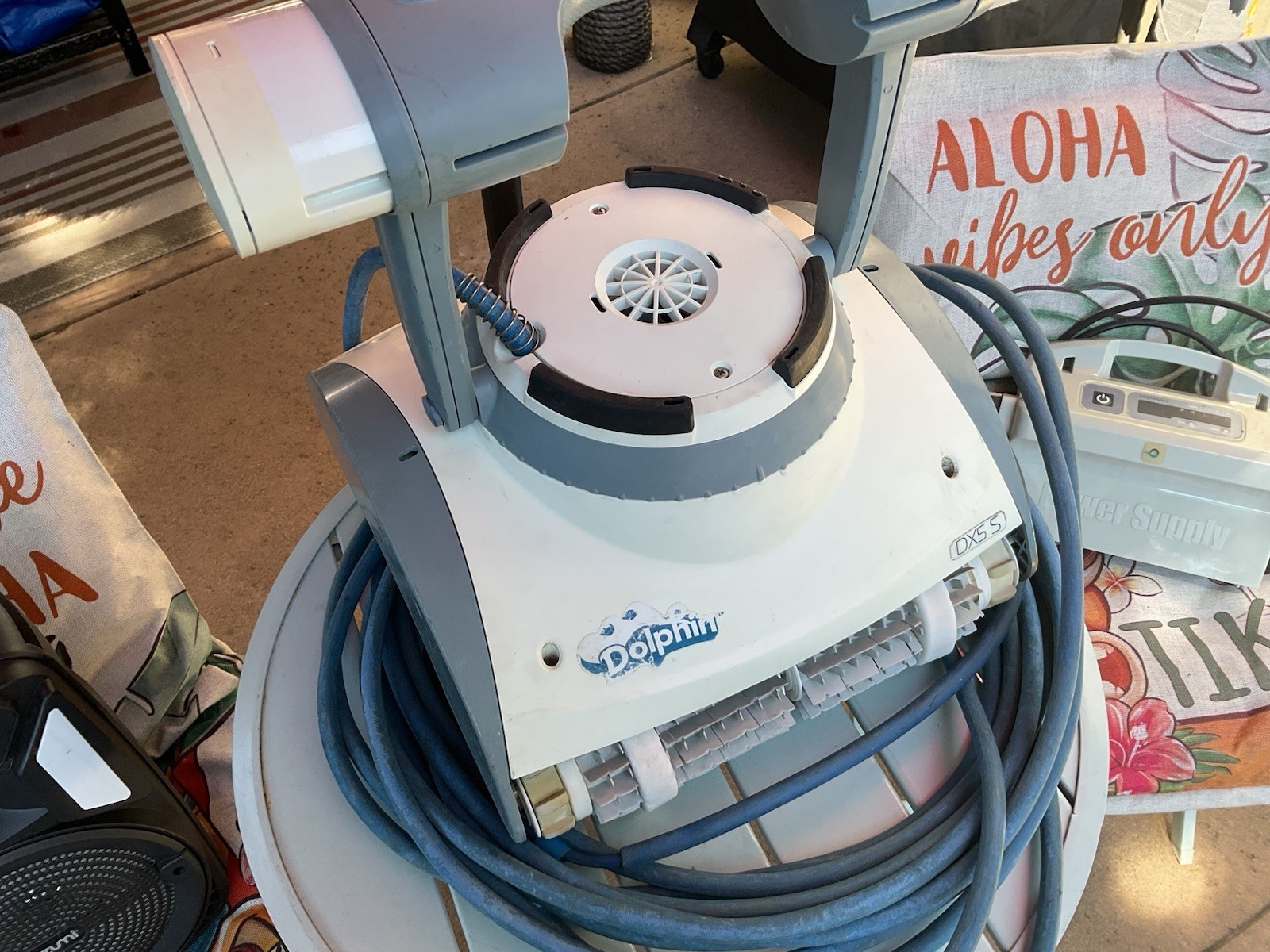 Dolphin Maytronics Deluxe5 Pool Robot Pool Cleaner