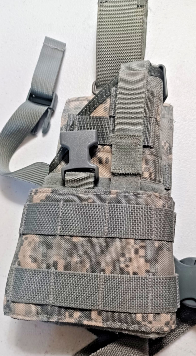 USGI Eagle Universal Holster ACU Excellent Used (B)
