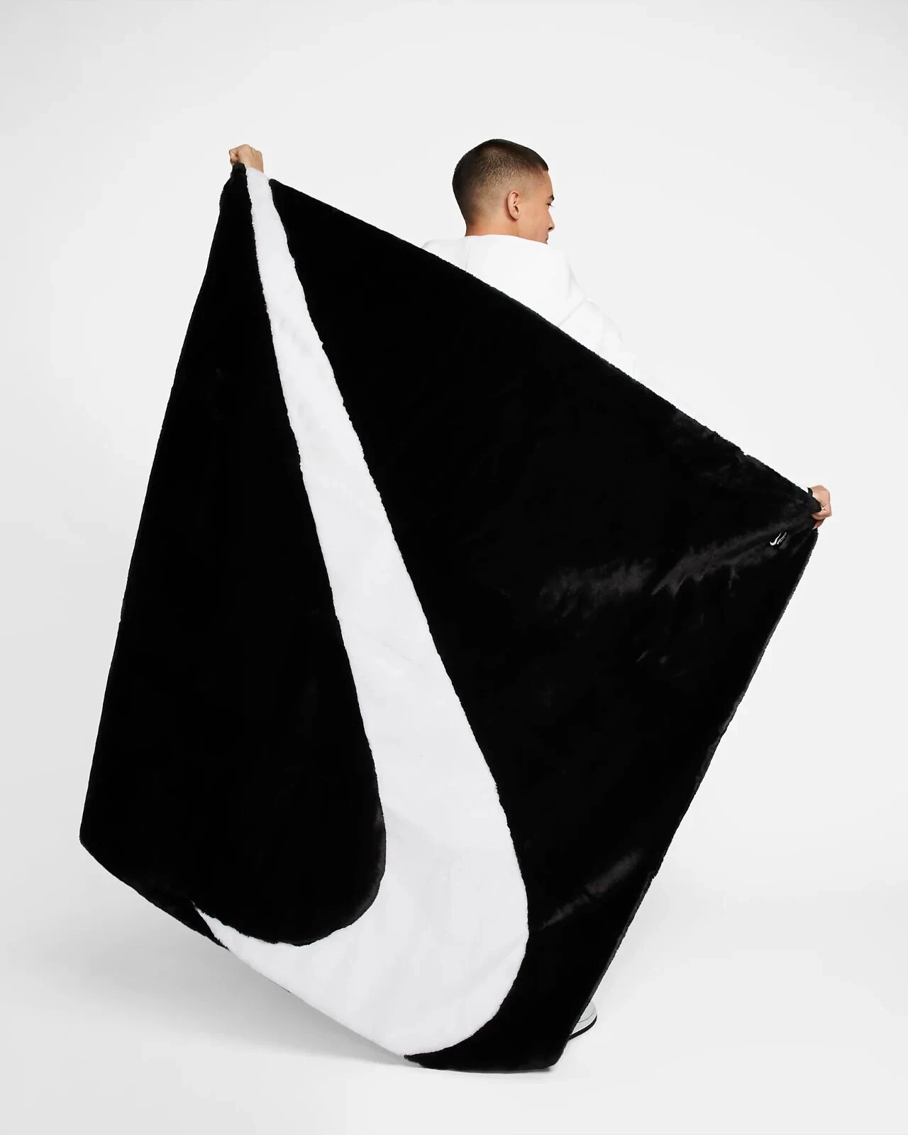 Nike NSW Faux Fur Blanket Black White DO3793-010 / Cozy Throw / Genuine /Express