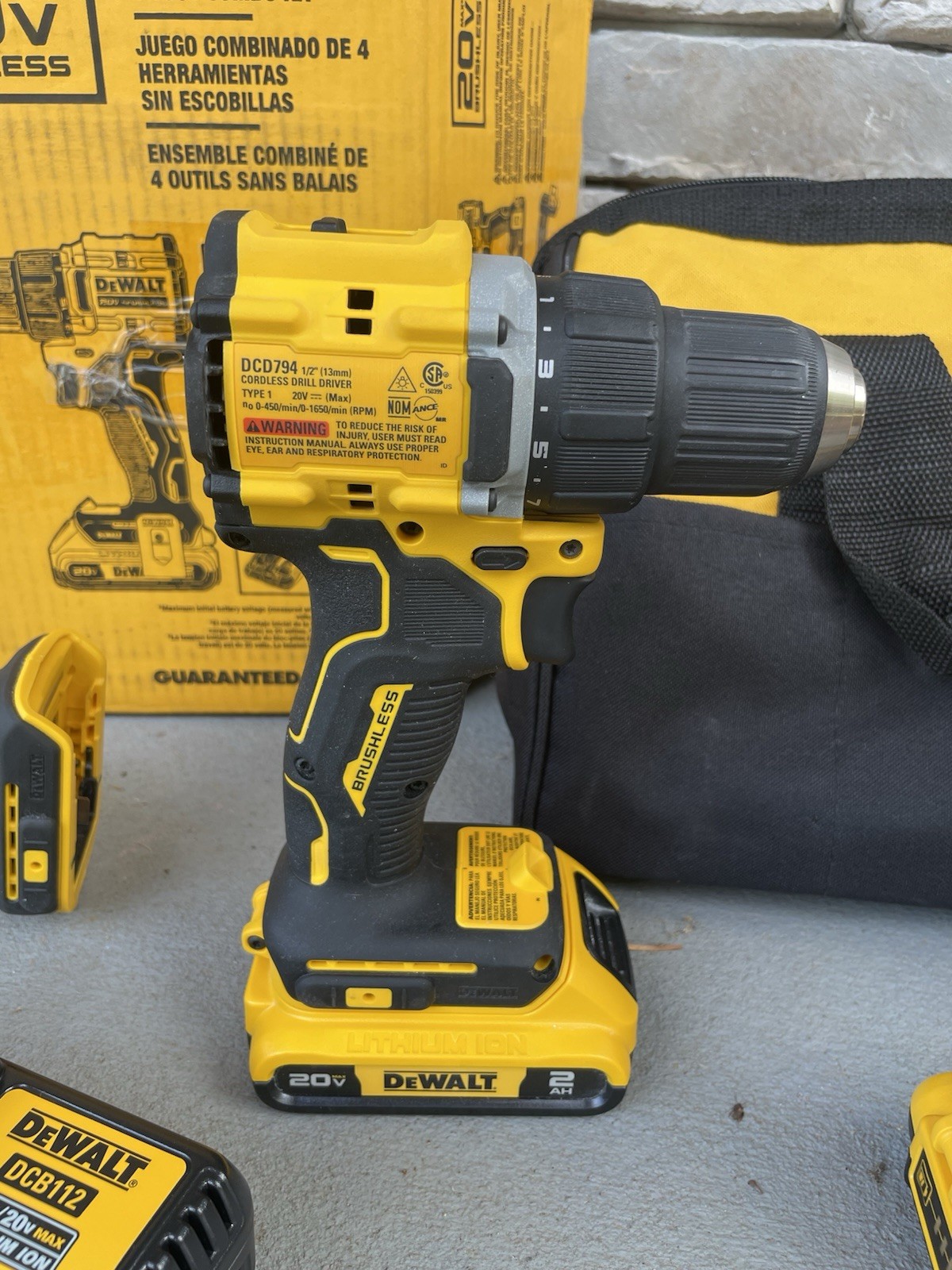 DEWALT ATOMIC Compact 20V MAX Brushless 4-Tool Kit DCK486D2 2 Batteries Bag