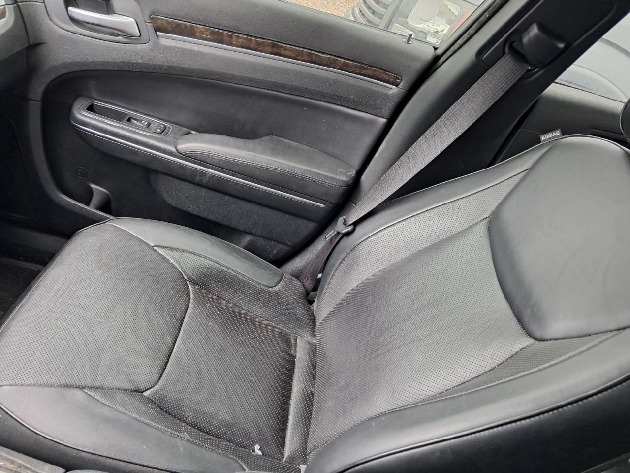 300 2014 Glove Box 4845961