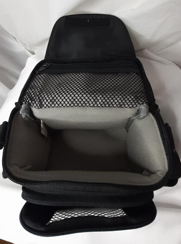 LOWEPRO EDIT 100 CAMERA CASE BLACK PADDED WITH SHOULDER STRAP