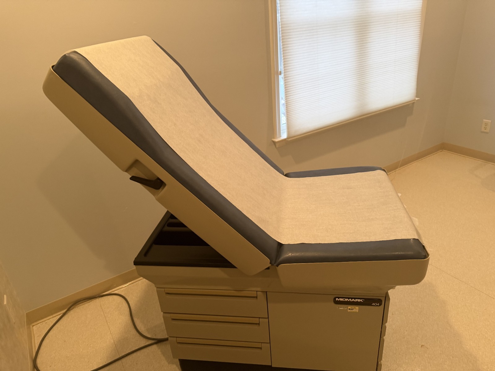 Ritter Midmark 404 Exam Table w/Power Supply, Step Stool, Storage And Stool