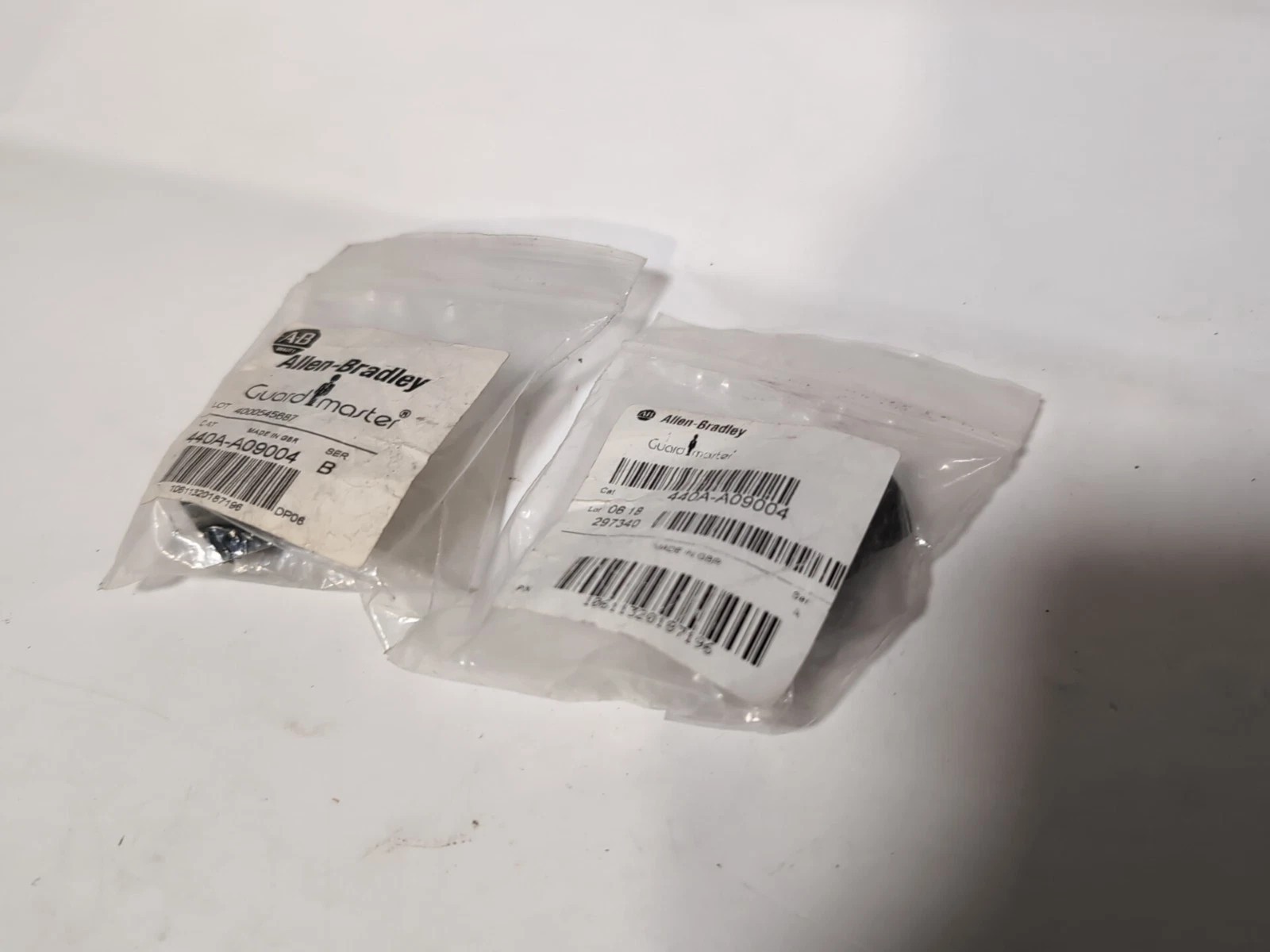 (2) Allen Bradley 440A-A09004 Series A Cable Grip FNOB In Original Packaging