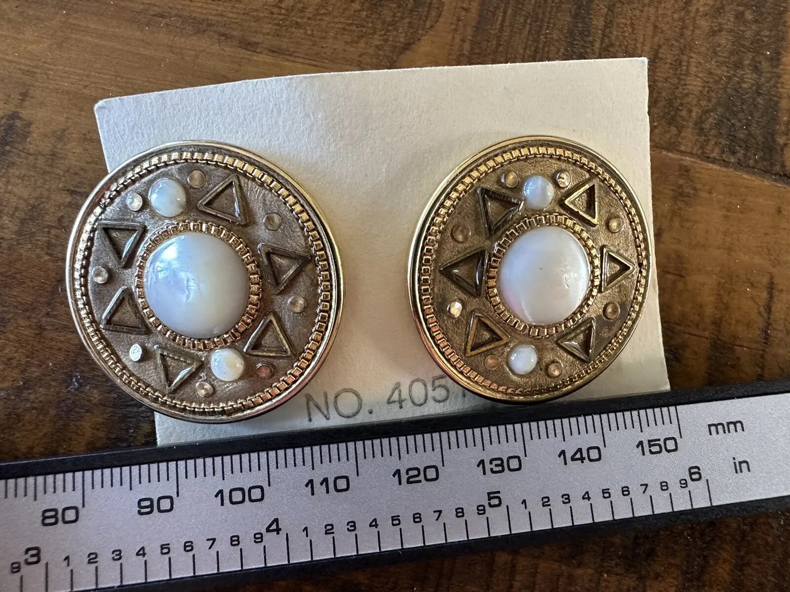 Beautiful Vintage  Earrings Round Pearl  1980s