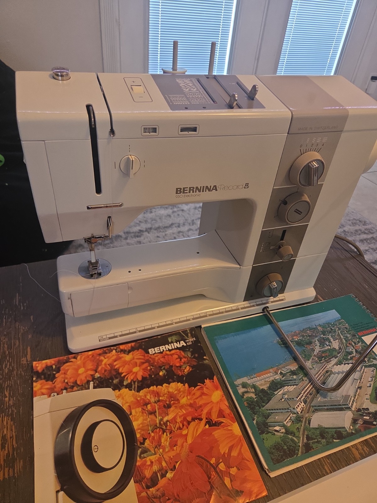 BERNINA Record 930 Electronic Sewing Machine (Read Description)