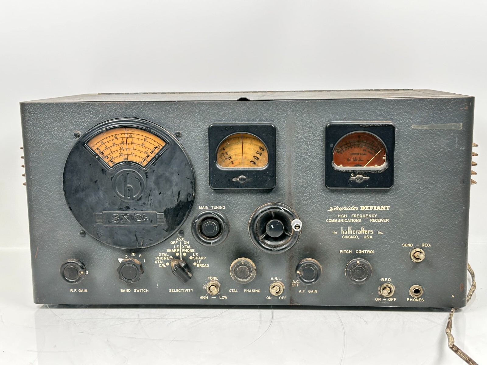 Vintage Hallicrafters SX-24 Skyrider Defiant HF Communications Receiver
