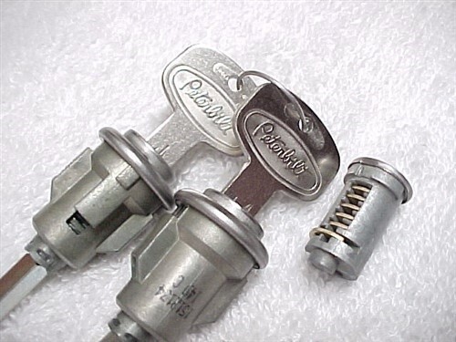 New Set Of Keyed Alike Peterbilt Door & Ignition Locks With Peterbilt Keys
