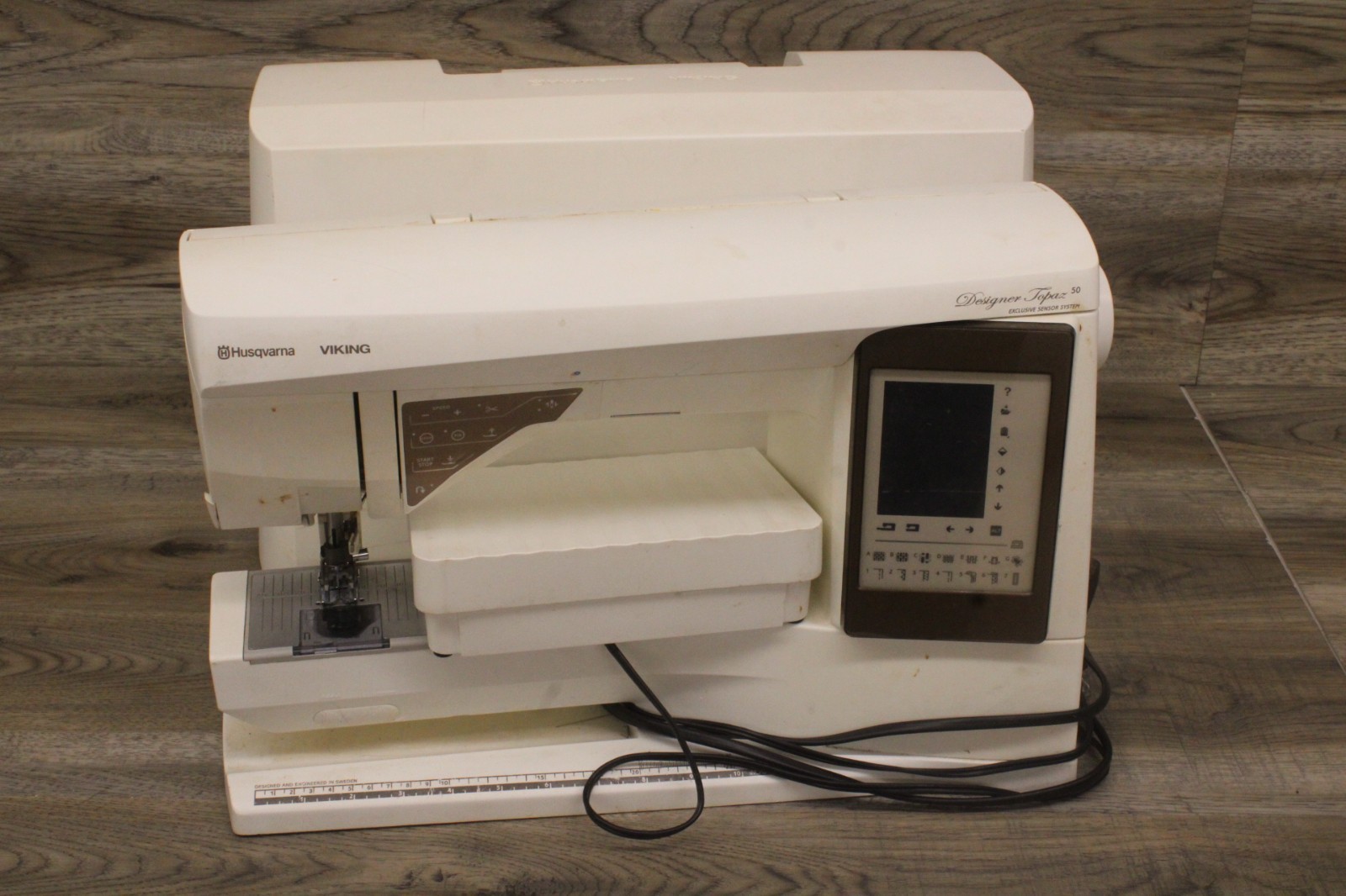 Husqvarna Viking Designer Topaz 50 Sewing & Embroidery Machine