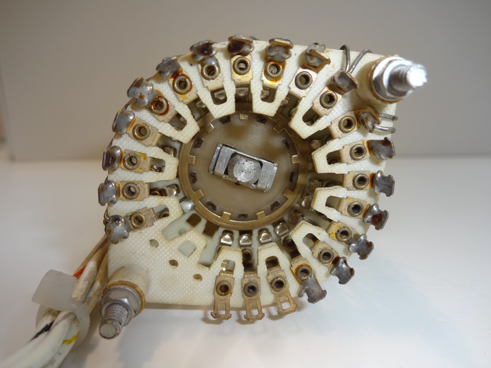 3 Pole 19 Position Rotary Switch with 1% resistors