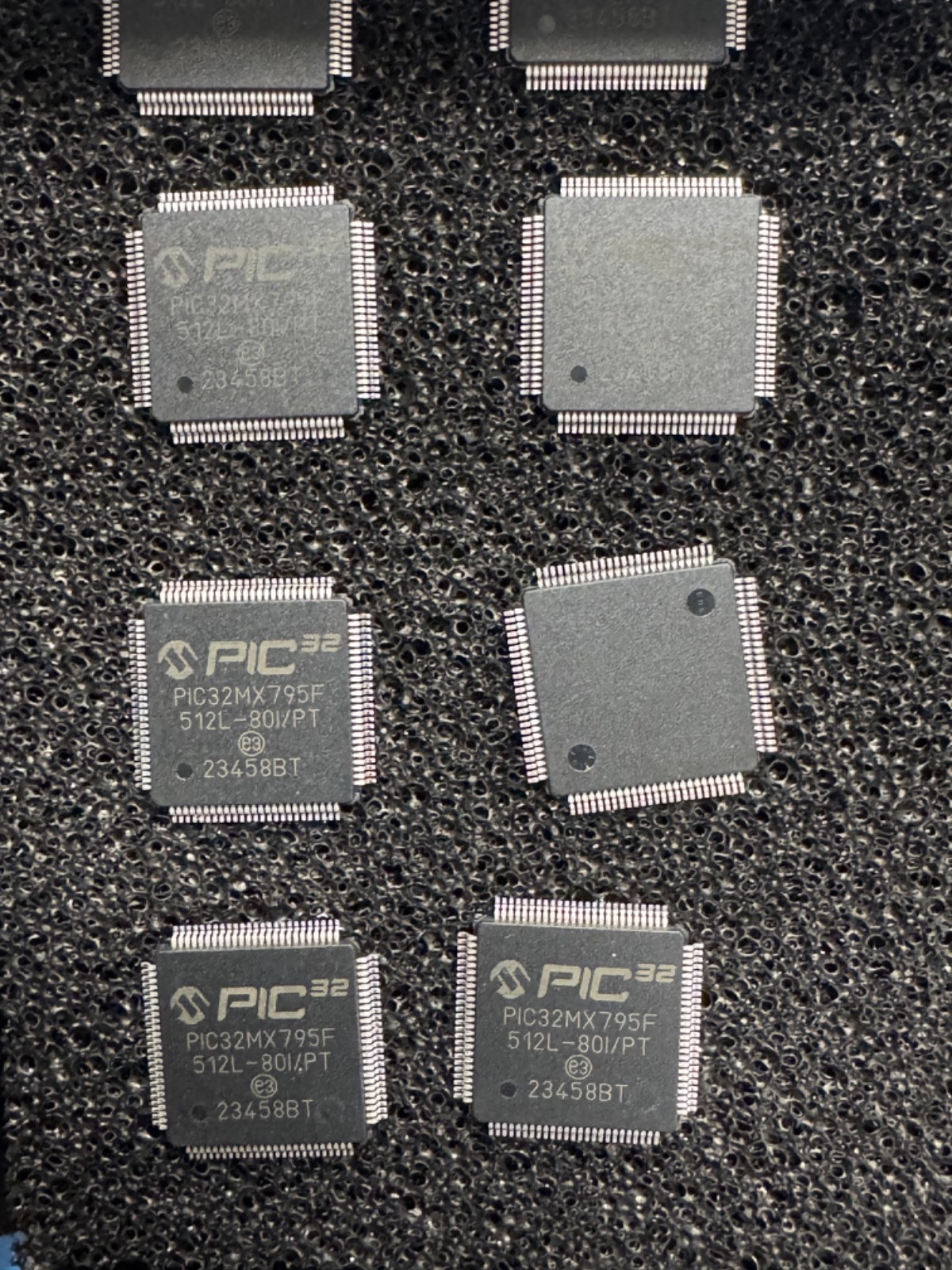 Microchip PIC32MX795F512L-80I/PT 32-bit Microcontroller 512K Flash 128K RAM LQFP
