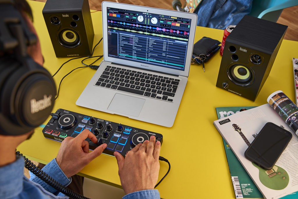Hercules DJStarter Kit with DJControl Starlight, DJMonitor 32, HDP DJ M40.& More