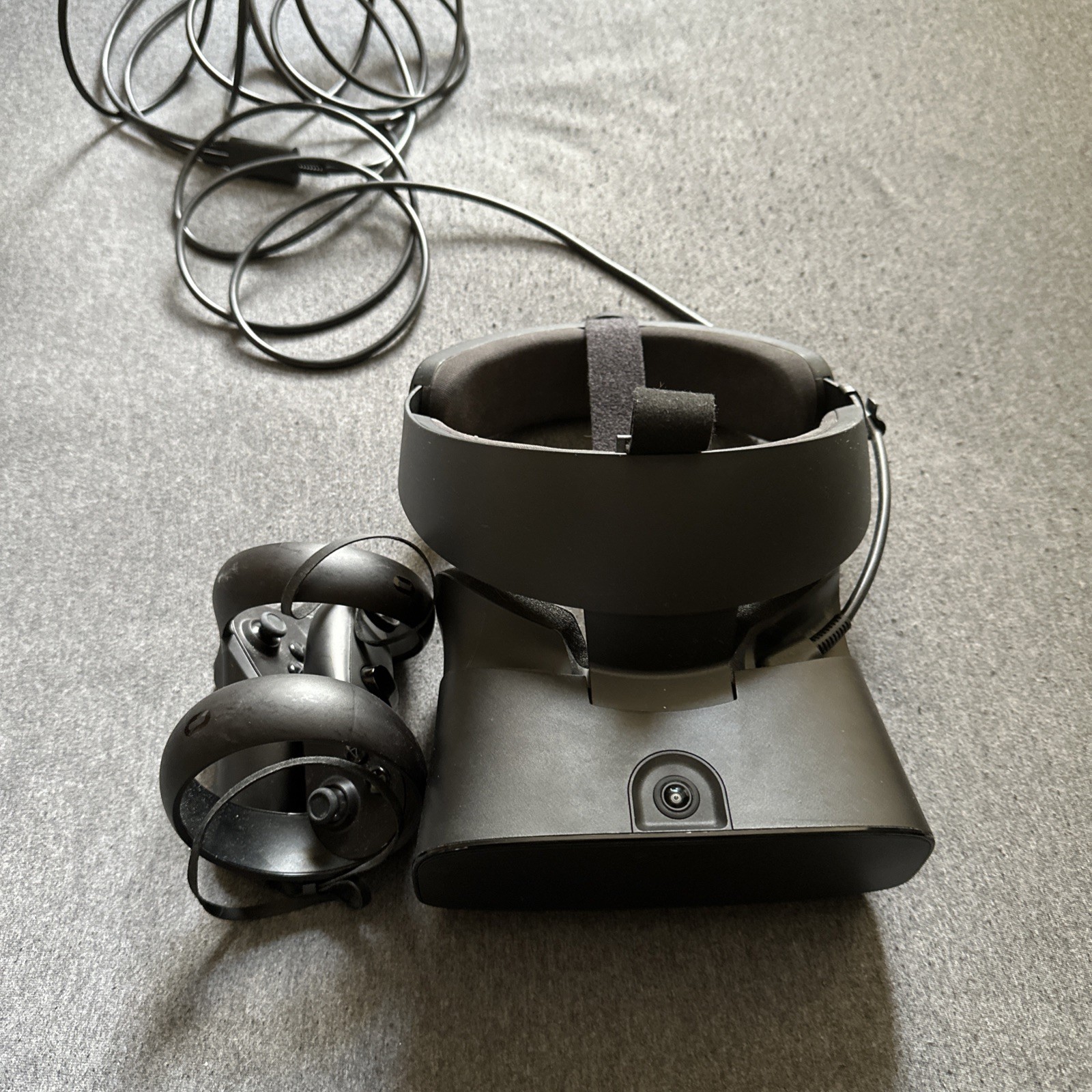 Oculus Rift S PC-Powered VR Gaming Headset with Controllers Black