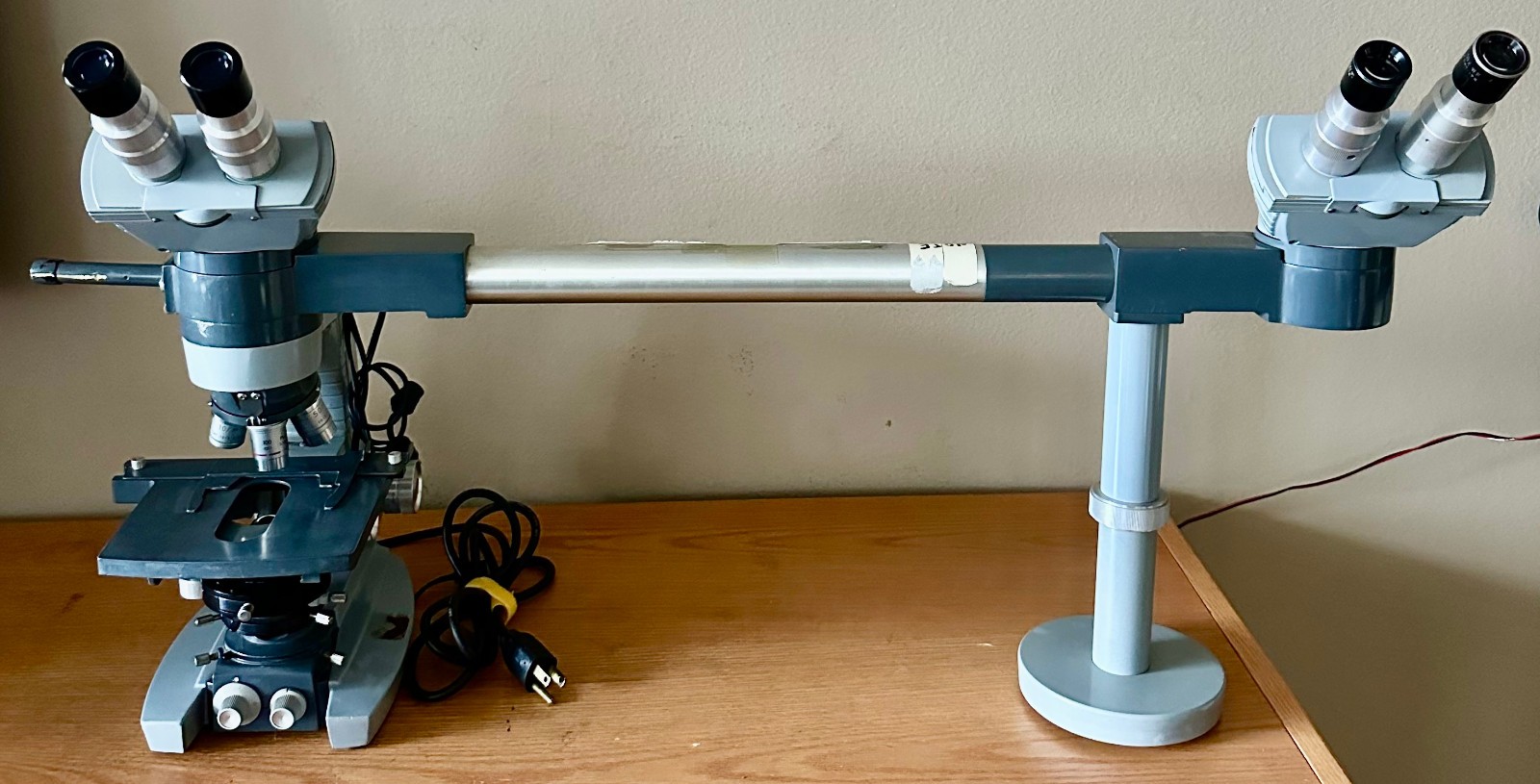 AO Spencer 1031 Illuminator Dual-Head Microscope w/ 10/20/40/50/100 Objectives