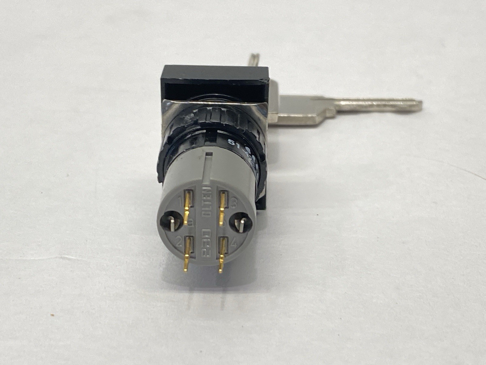 Eaon 51-428.036D Keyed Switch Spring Return 2-Position 100mA 42V