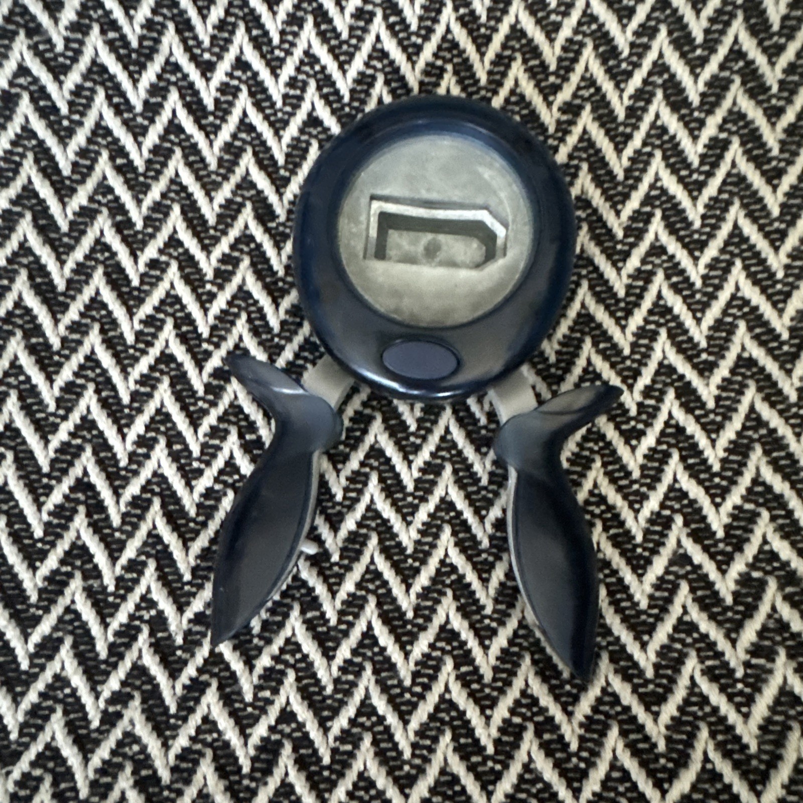 Fiskars Punch Small Tag One And 3/8 By 5/8