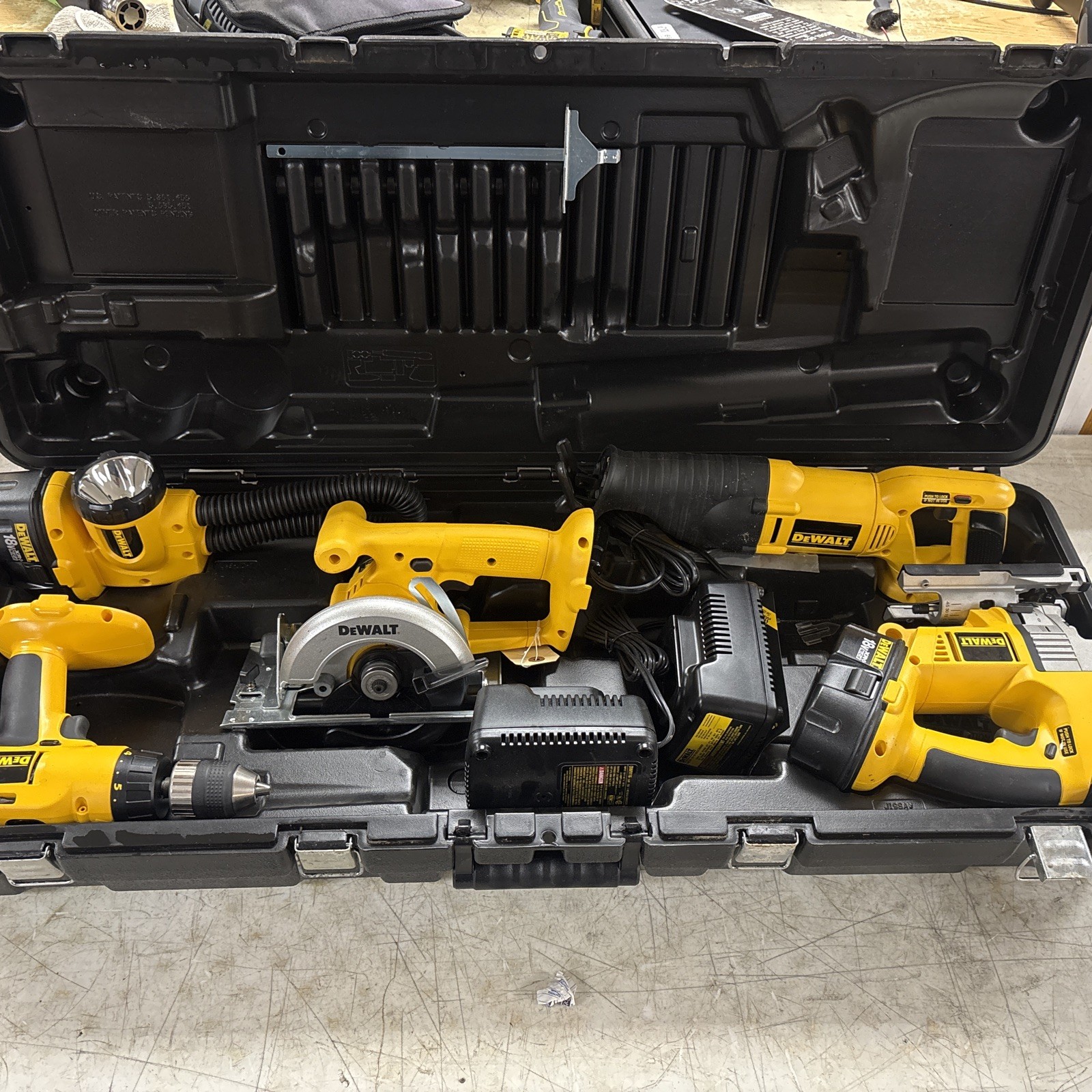 Dewalt 18V 5 Tool Cordless Set With 3 Batteries 2 Chargers UNUSED!