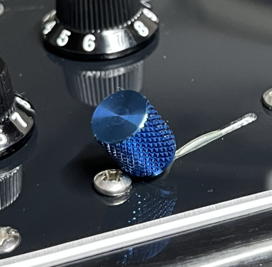 Kinnatone Short Blue Knurled Steel Strat tele Guitar switch tip Blade Style