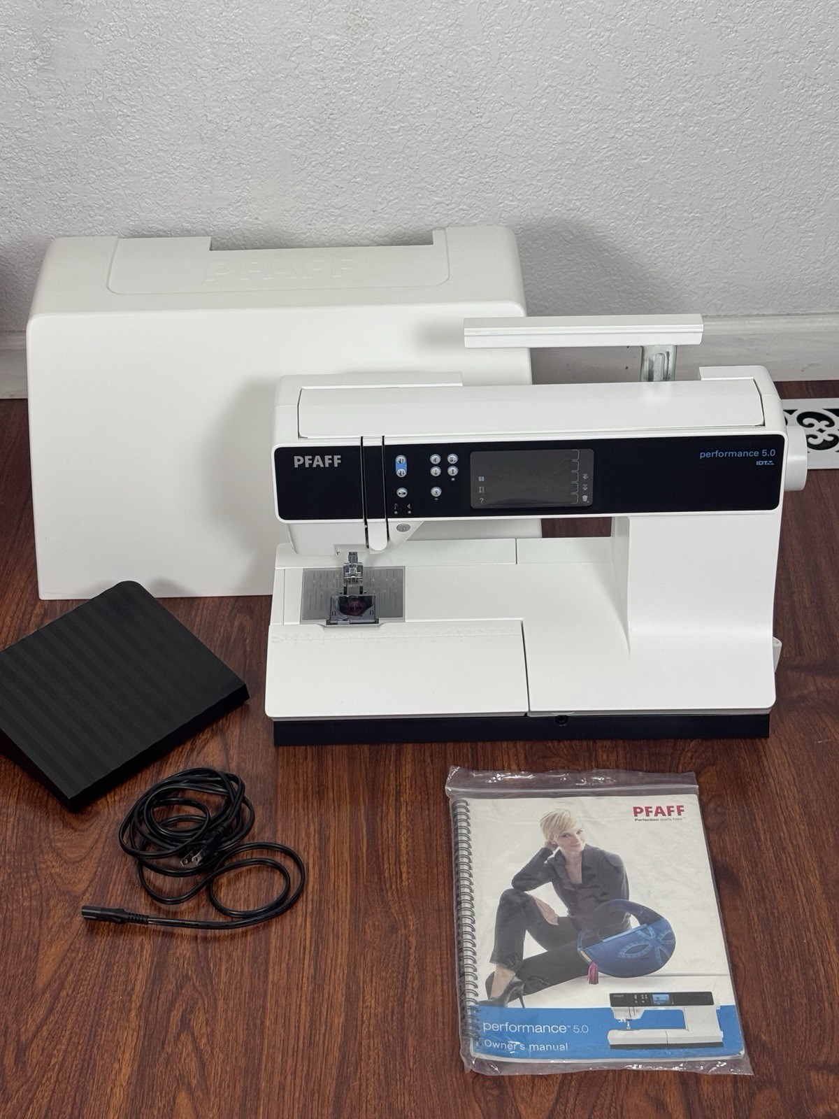 PFAFF Performance 5.0 Electric Sewing Machine with IDT