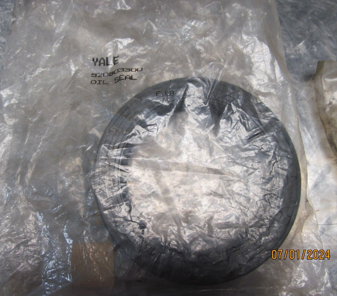 NEW YALE 920803300 OIL SEAL
